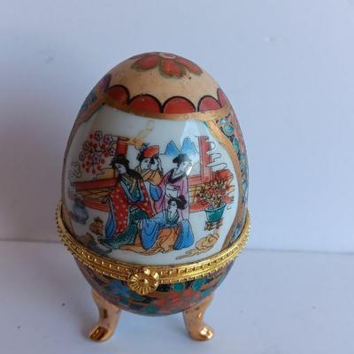 Vintage Hand fan with Fine porcelain hand painted Imperial Treasures Collection egg ring box