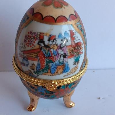 Vintage Hand fan with Fine porcelain hand painted Imperial Treasures Collection egg ring box