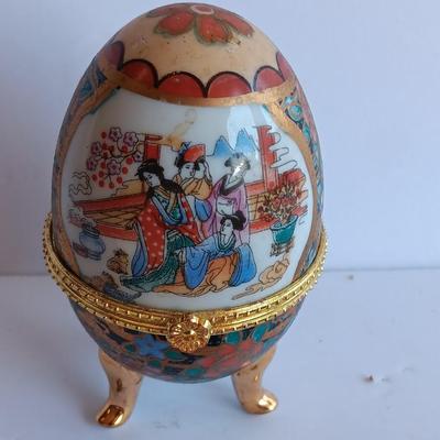 Vintage Hand fan with Fine porcelain hand painted Imperial Treasures Collection egg ring box