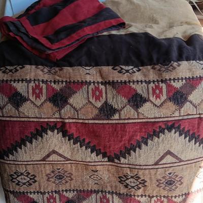 Queen Size Southwestern Flare comforter with pillow shams