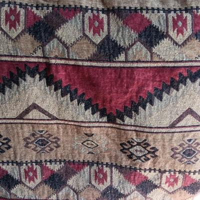 Queen Size Southwestern Flare comforter with pillow shams