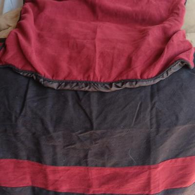 Queen Size Southwestern Flare comforter with pillow shams