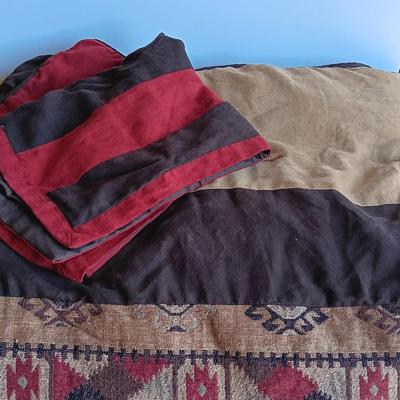 Queen Size Southwestern Flare comforter with pillow shams