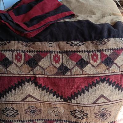 Queen Size Southwestern Flare comforter with pillow shams