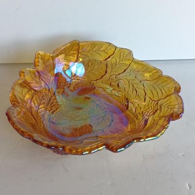 Vintage carnival glass berry bowl