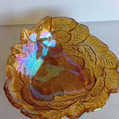 Vintage carnival glass berry bowl