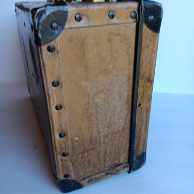 Vintage Bakelite handled case with a variety of sewing items inside