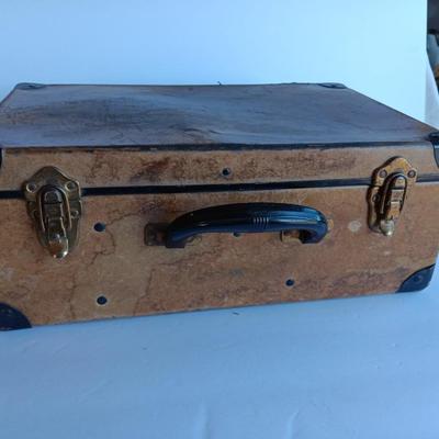 Vintage Bakelite handled case with a variety of sewing items inside