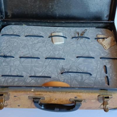 Vintage Bakelite handled case with a variety of sewing items inside
