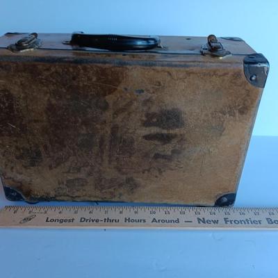 Vintage Bakelite handled case with a variety of sewing items inside