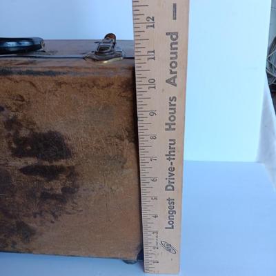 Vintage Bakelite handled case with a variety of sewing items inside