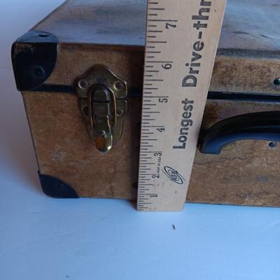 Vintage Bakelite handled case with a variety of sewing items inside