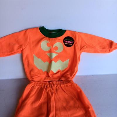 Halloween 6-month Jog Togs sweatsuit outfit glow in the dark Perfect for your little Pumpkin