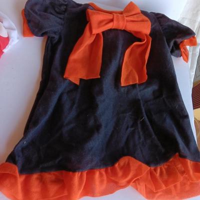 Selection of Halloween costumes / not complete but easy to complete! 6-12 month