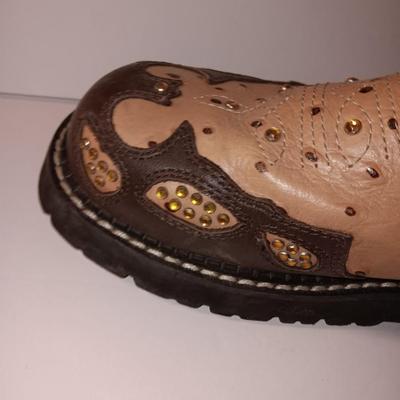Like new size 8 women's ROPER cowboy boot low rise