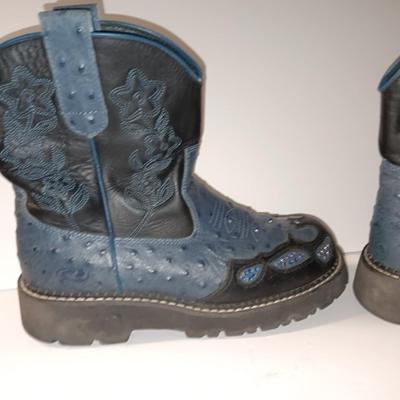 Like new size 8 women's ROPER cowboy boot low rise