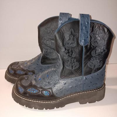 Like new size 8 women's ROPER cowboy boot low rise
