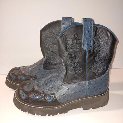 Like new size 8 women's ROPER cowboy boot low rise