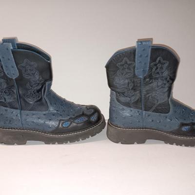 Like new size 8 women's ROPER cowboy boot low rise