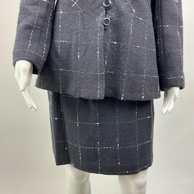 Lot 632. Kamisato Geary Roark Grey & White Two Pc Suit