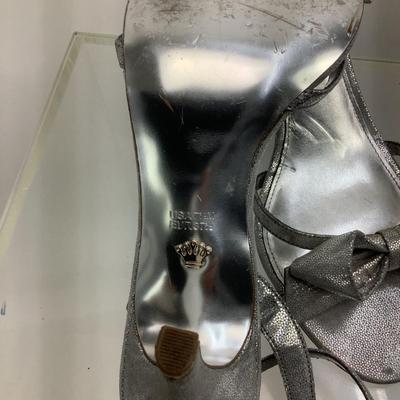 651 VIntage NINA New York Silver Metallic Heels