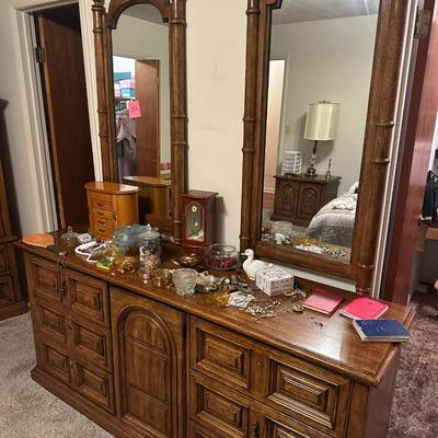 Thomasville 9 Drawer Dresser with double Mirrors
