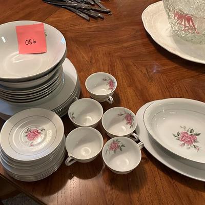 5 place settings of China with Serving pieces - Brittany Rose Japan