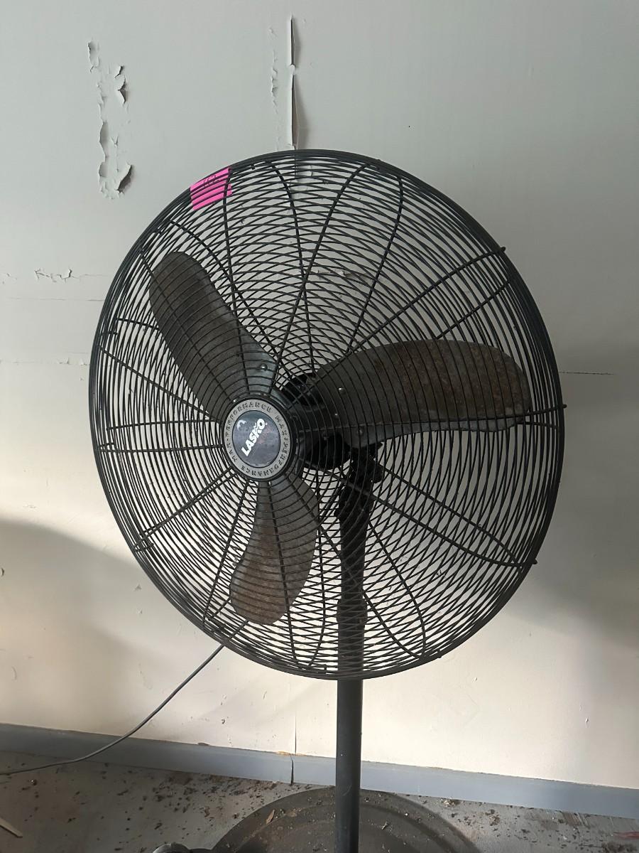Large 30” Lasko Floor Fan Model NSC243