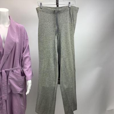 657 Magellan's Travel Gear Robe Lord & Taylor Cashmere