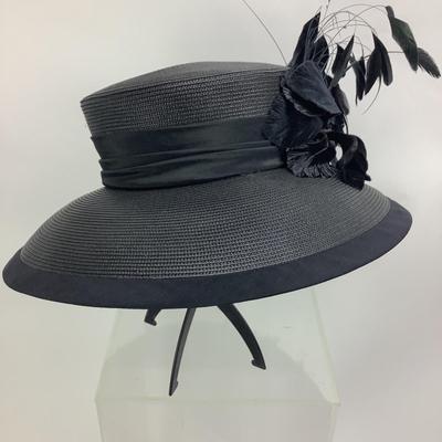 687 Whittall and Shon Berby Style Hat with Feathers