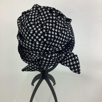 689 Vintage Patrice Black & White Velveteen Wrap Hat