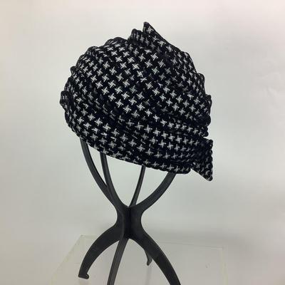 689 Vintage Patrice Black & White Velveteen Wrap Hat