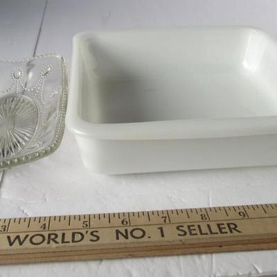Lot 538:  Vintage Glasbake Square Baker and Pattern Glass Dish