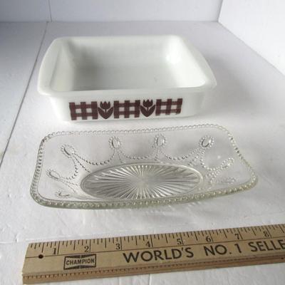 Lot 538:  Vintage Glasbake Square Baker and Pattern Glass Dish