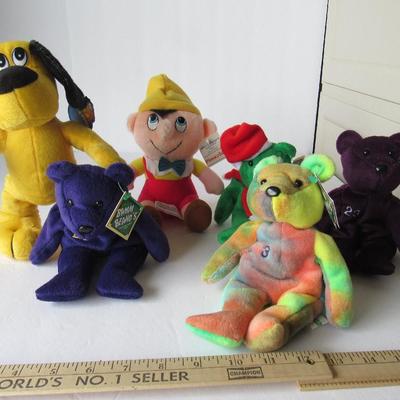 Lot 580:  Lot of Older Stuffed Toys
