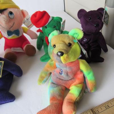 Lot 580:  Lot of Older Stuffed Toys