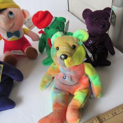 Lot 580:  Lot of Older Stuffed Toys