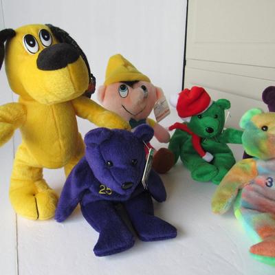 Lot 580:  Lot of Older Stuffed Toys