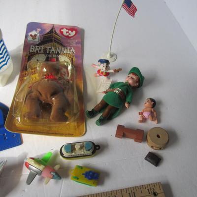Lot 589:  Lot of Vintage Toys and Kids Stuff