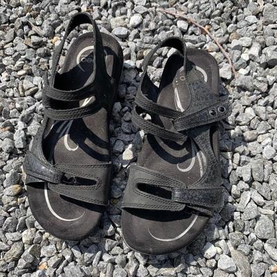 Naturalizer, Clarks, & Michael Kors Shoes, Womenâ€™s Size 7/7.5 (O-HS)