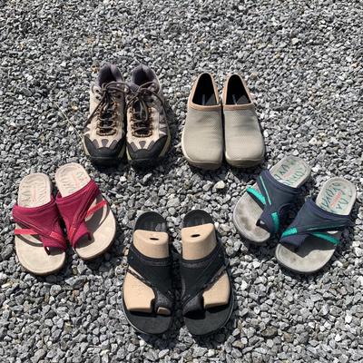 Merrell Sandals & Shoes, Womenâ€™s Size 7/7.5 (O-HS)