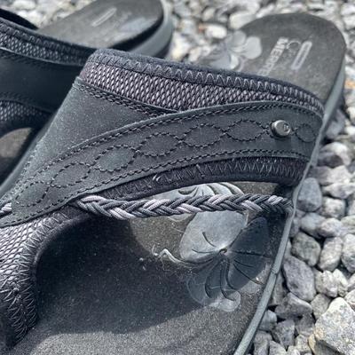 Merrell Sandals & Shoes, Womenâ€™s Size 7/7.5 (O-HS)