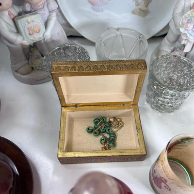 Holiday smalls and collectibles