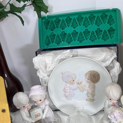 Holiday smalls and collectibles