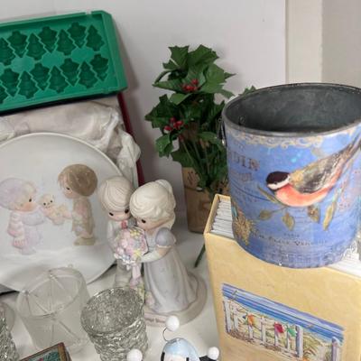 Holiday smalls and collectibles