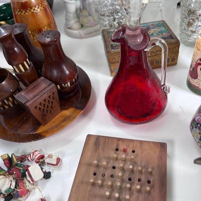 Holiday smalls and collectibles