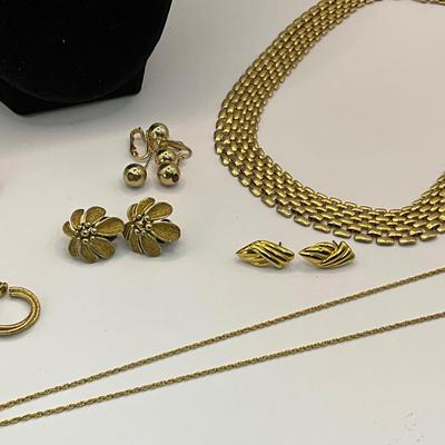 741 Gold tone Costume Jewelry Lot