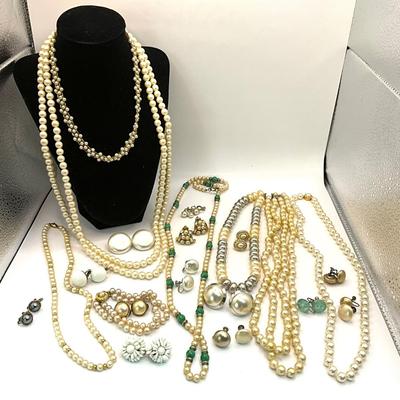 745 Costume Jewelry Pearl Lot