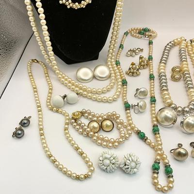 745 Costume Jewelry Pearl Lot