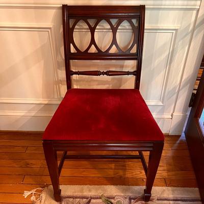 Antique Duncan Phyfe Style Dining Room Table + Chairs 62"x29"x42"
